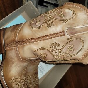 Women's Tan Western Boots